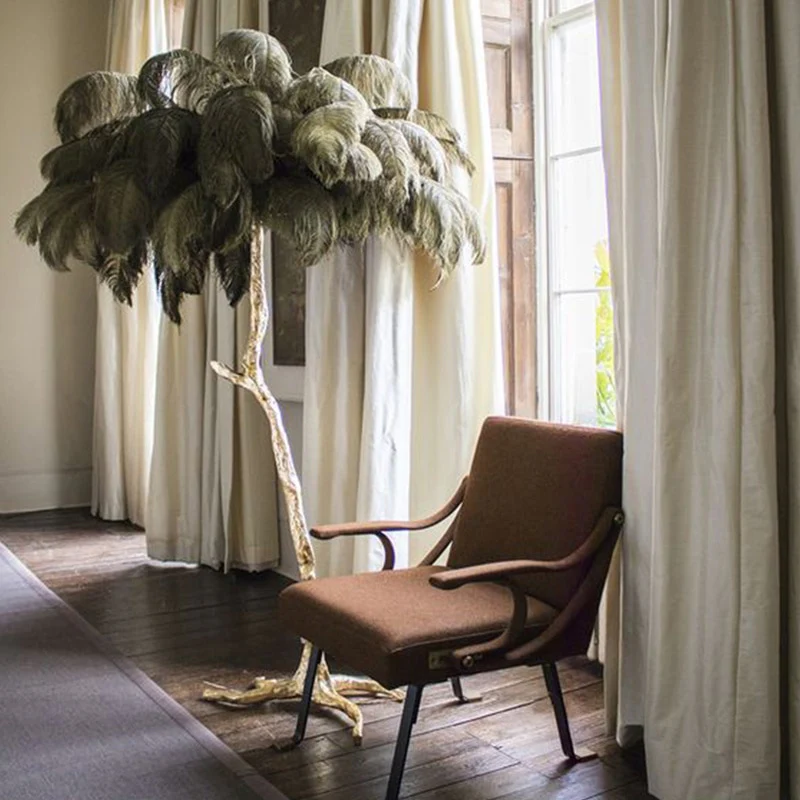 Lampadaire doré en plumes d’autruche - Image 11