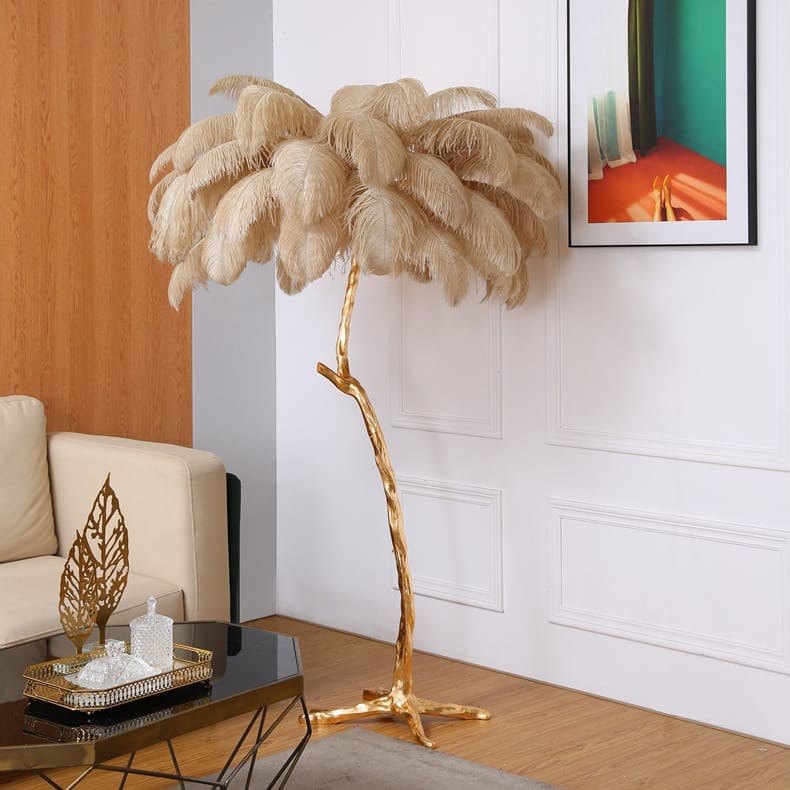 Lampadaire doré en plumes d’autruche - Image 4