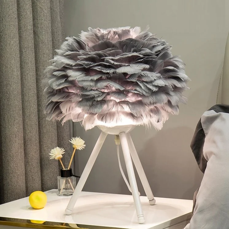 Lampe de chevet en plume d’oie et pieds en métal au style moderne et romantique - Image 5