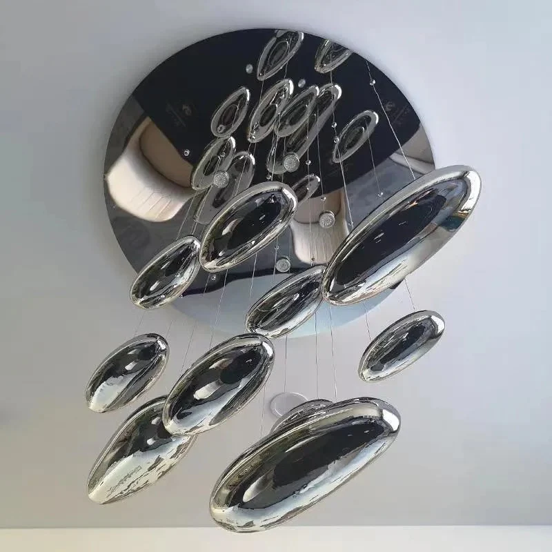 Lustre suspendu en forme de nuages métaliques - Image 4